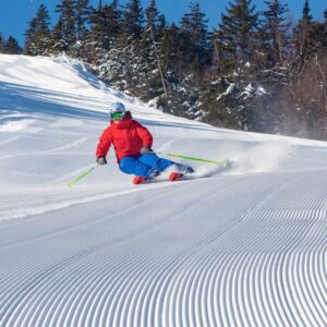 Skier turning o groomed trail