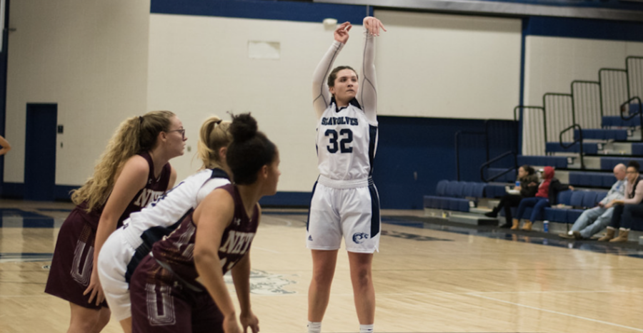 Amanda Brett at the free throw line